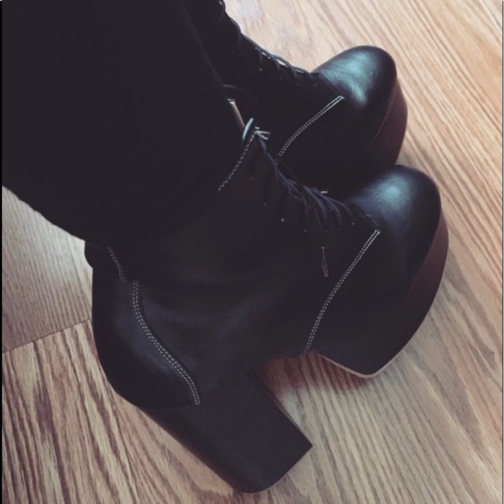 Deandri Black Platform Boots Size 6.5